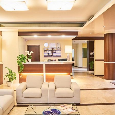 Aparthotel La Pineta Лидо-ди-Езоло Экстерьер фото