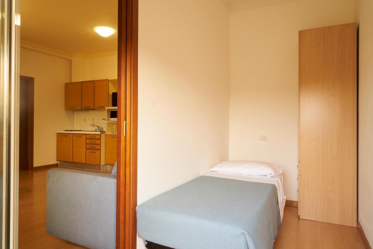 Aparthotel La Pineta Лидо-ди-Езоло Экстерьер фото