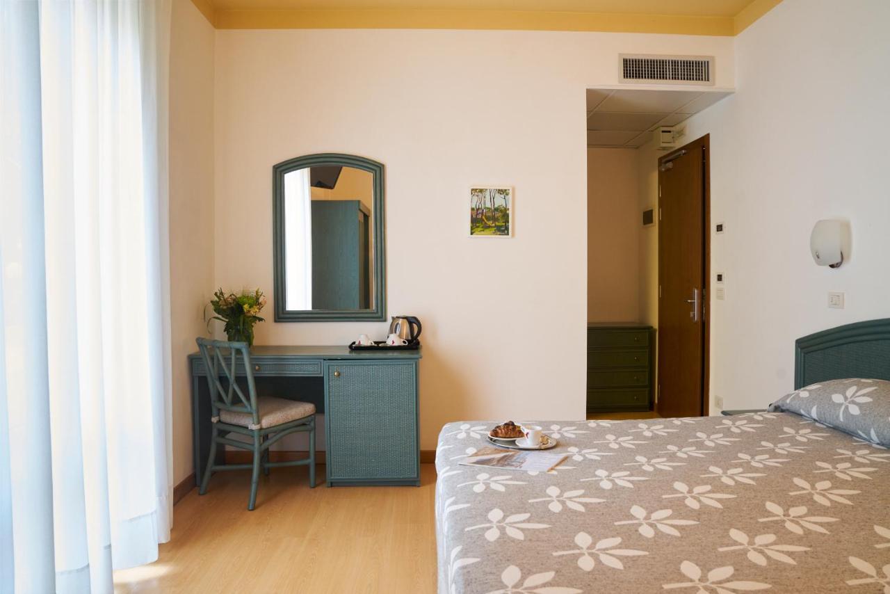 Aparthotel La Pineta Лидо-ди-Езоло Экстерьер фото