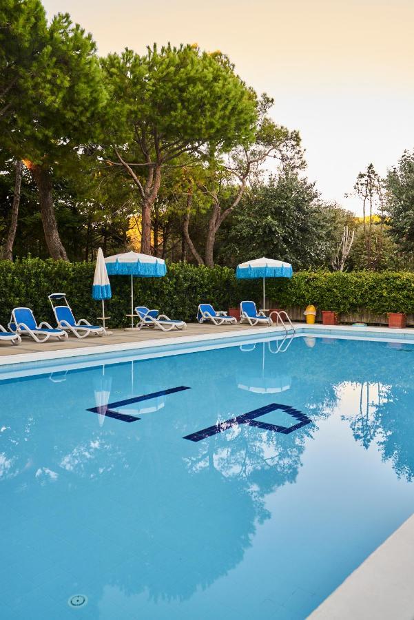 Aparthotel La Pineta Лидо-ди-Езоло Экстерьер фото