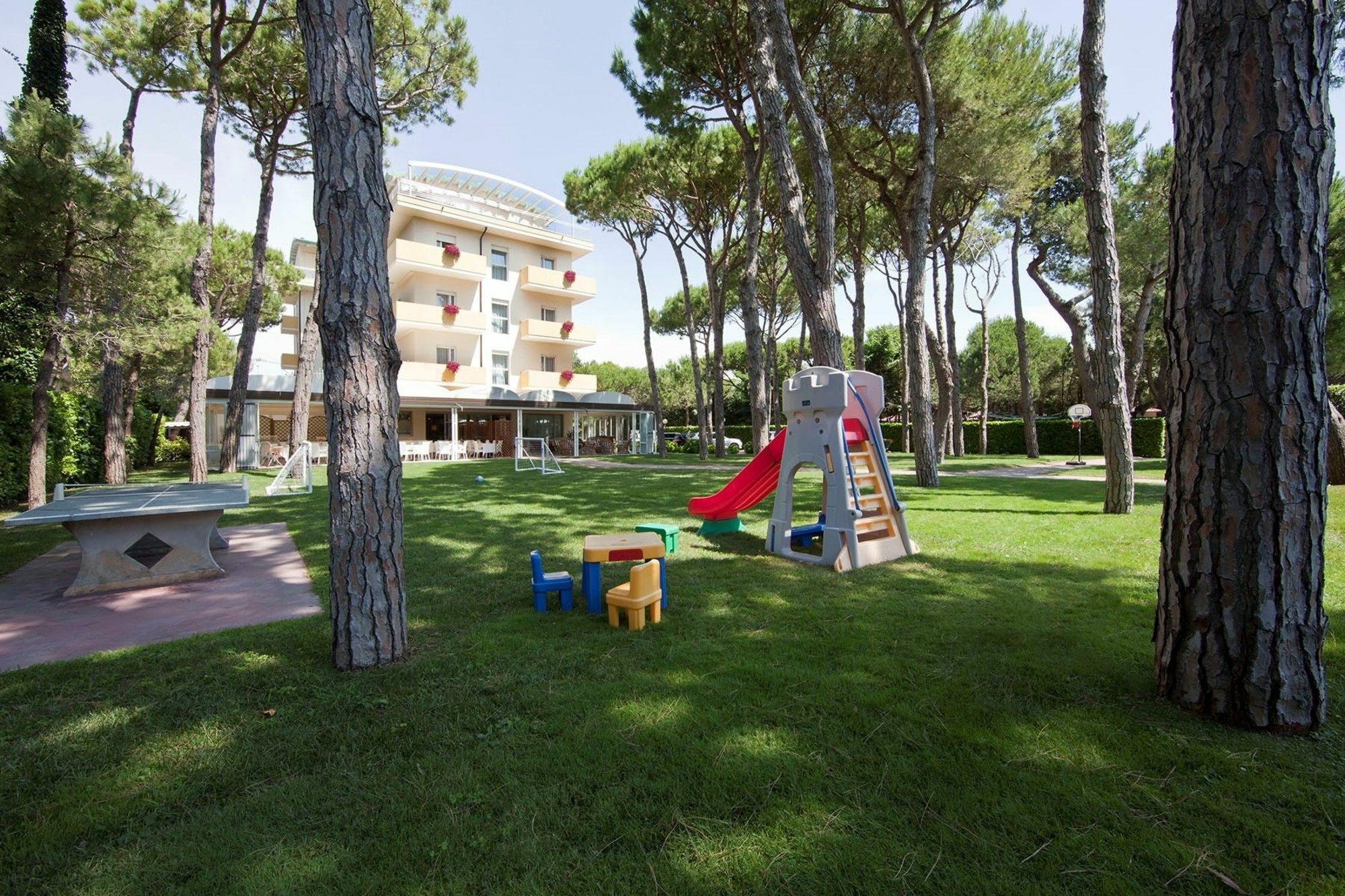 Aparthotel La Pineta Лидо-ди-Езоло Экстерьер фото